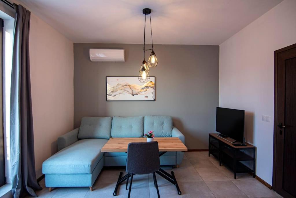 аpartment With Free Parking Apartment