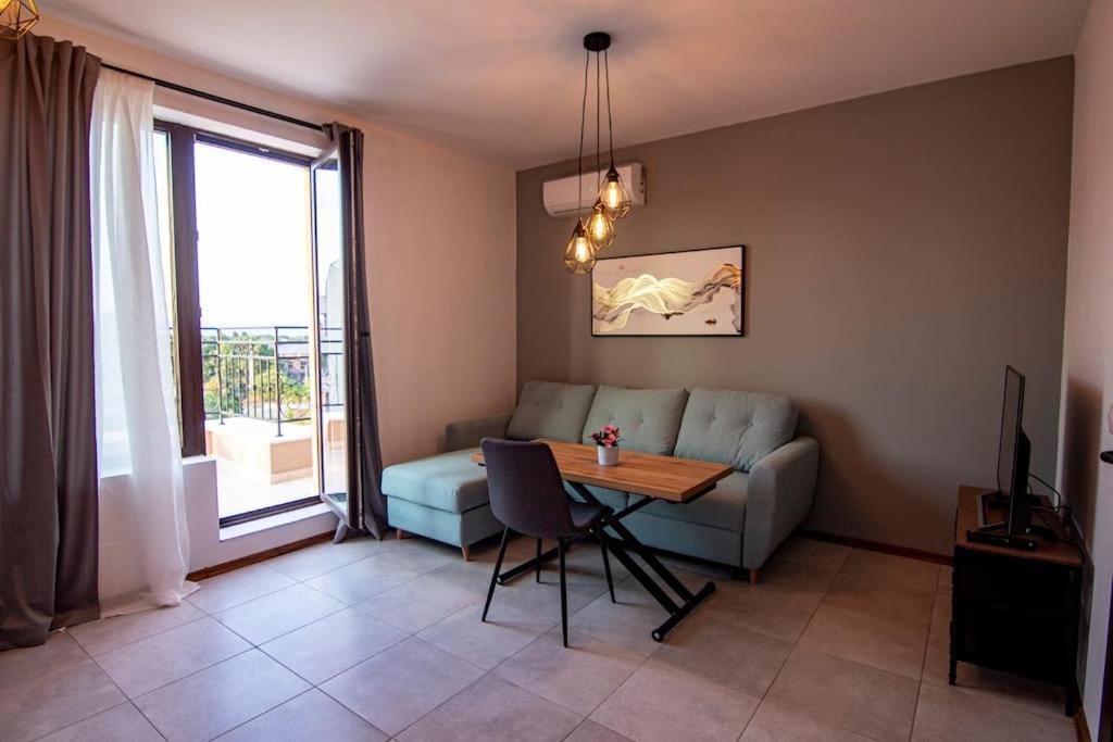 аpartment With Free Parking