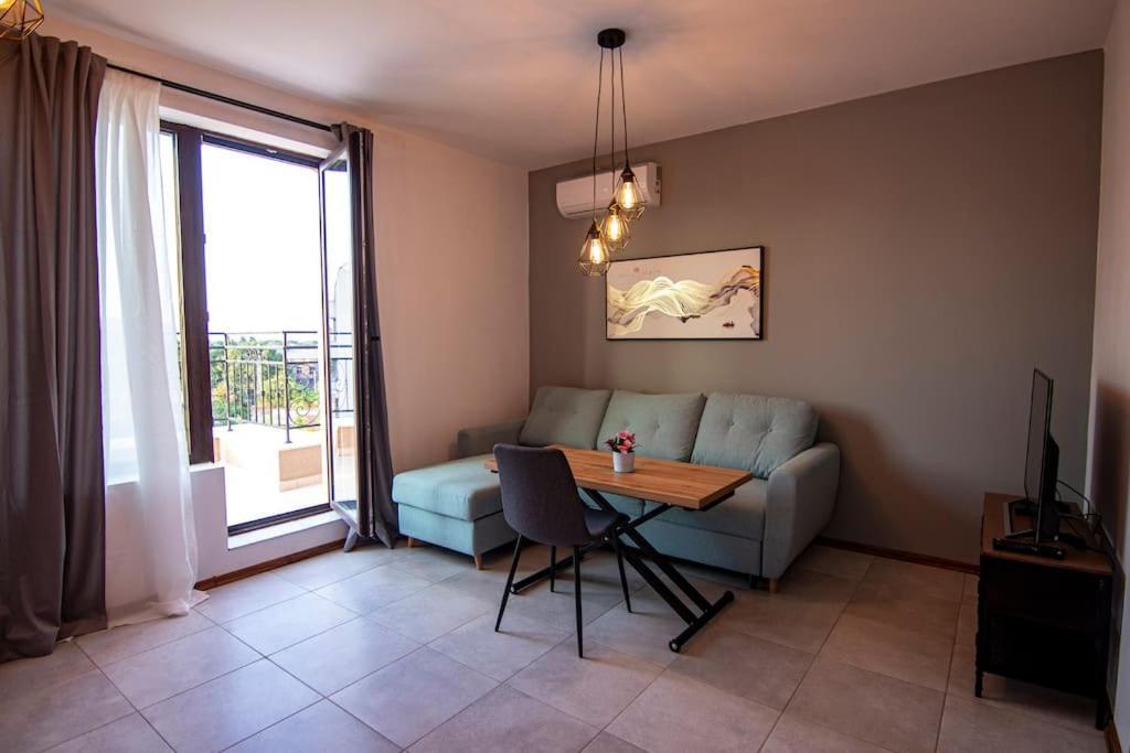 аpartment With Free Parking